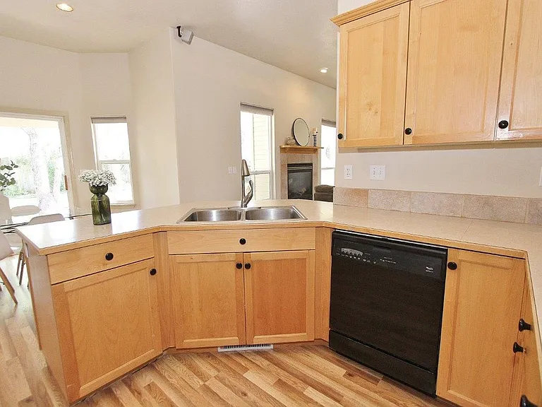2074 S Tollgate Way — Photo 11
