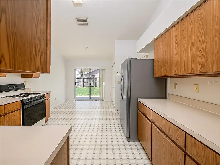 1407 Wakefield Dr — Photo 5
