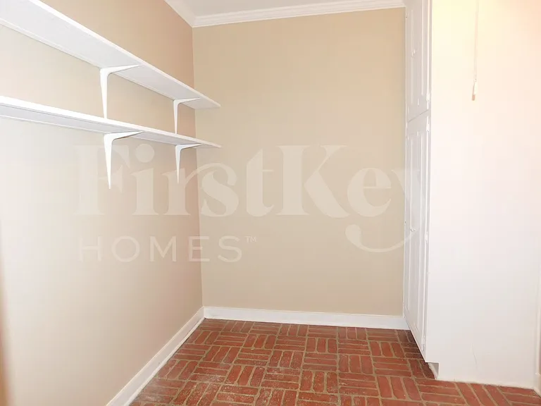 6135 Haddington Dr — Photo 11
