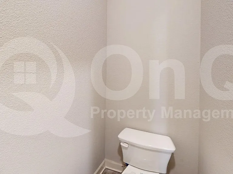 904 Emerson Dr — Photo 17