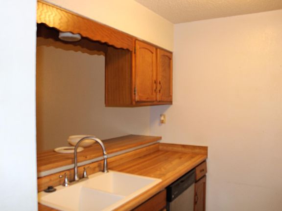 2nd image of 14219 S Hickory Pl