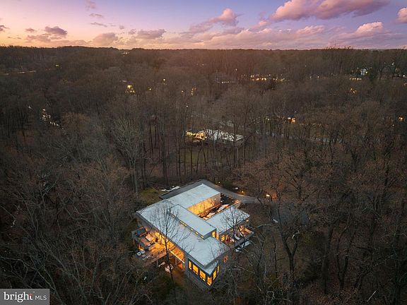 2nd image of 2923 Woodvalley Dr