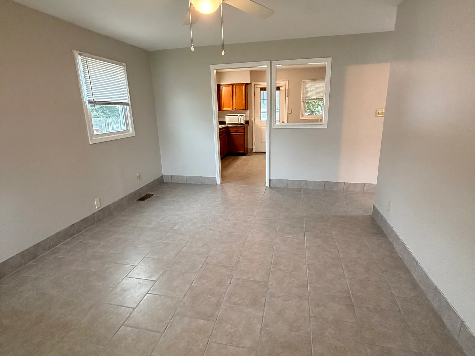 3 bed, 1020 sqft, $1,300 — Photo 4