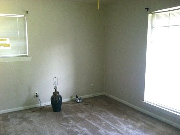 3rd image of 3907 Shirley Cir