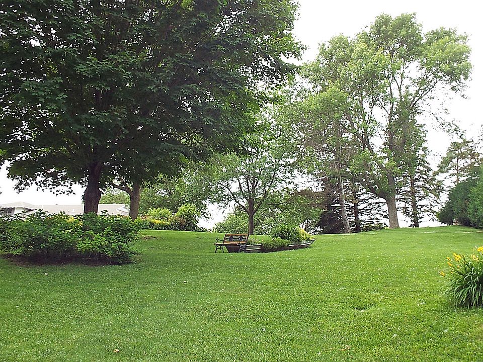 1st image of 916 S Lake Dr