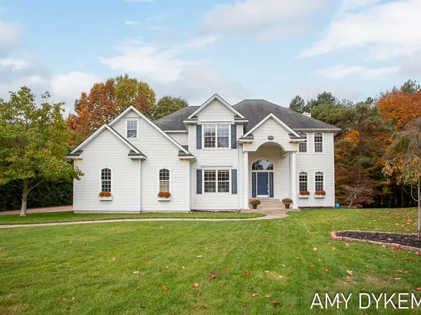2963 Pine Edge Ct, Holland, MI 49424