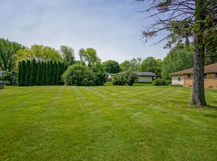 12955 Robinwood St, Brookfield, WI 53005