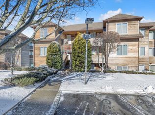 418 Fox Hill Dr, Baiting Hollow, NY 11933