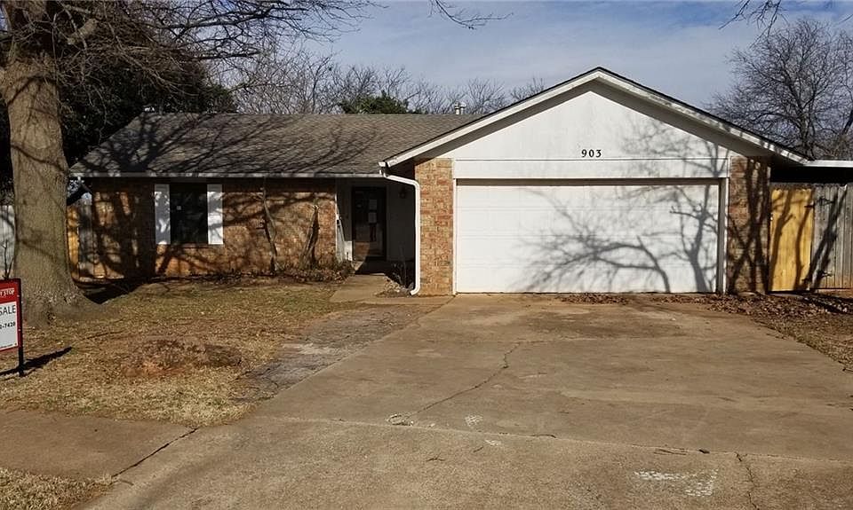 1st image of 903 Woodlake Dr