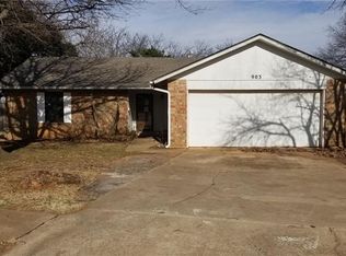 903 Woodlake Dr, Norman, OK 73071