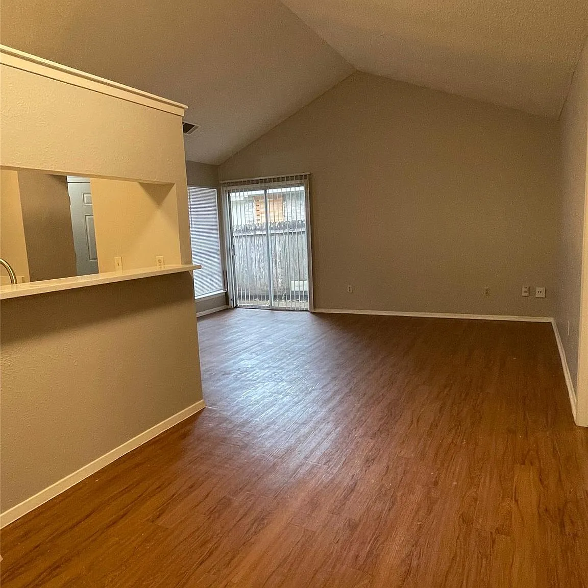 2 bed, 2.0 bath, 1821 sqft, $1,495 — Photo 4