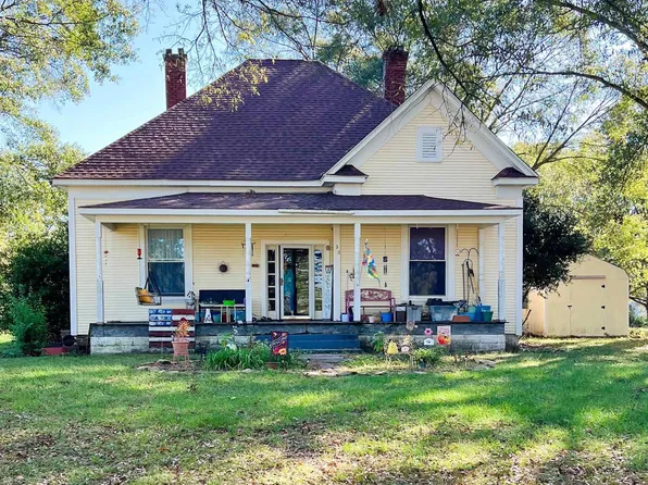 30 Railroad Cir, Falkville, AL 35622