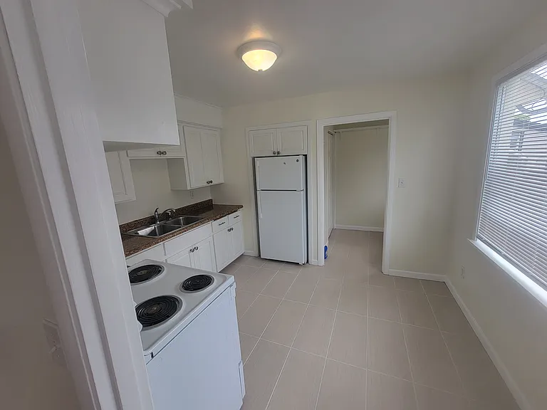 2209 Lombard Ave #1 — Photo 5