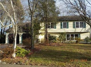 8 Higgins Rd, Old Bridge, NJ 08857