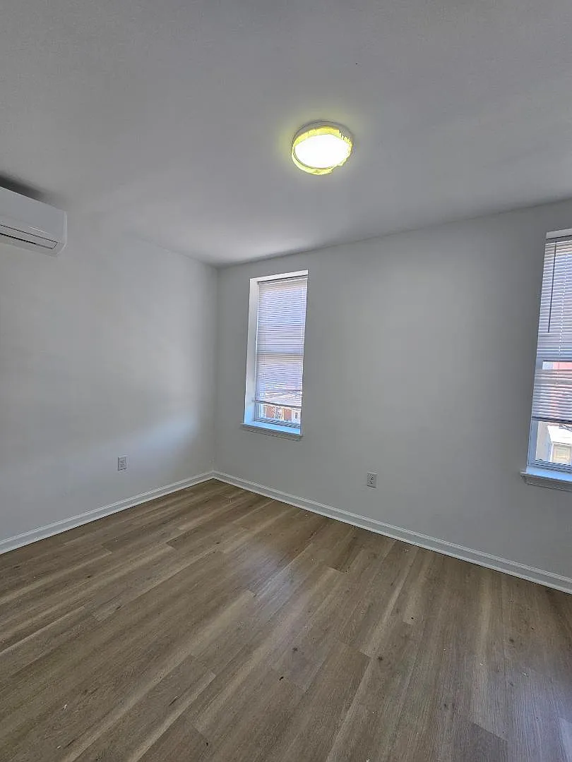 1628 W Lehigh Ave - 1628 W Lehigh Ave - 2nd Fl Front Room — Photo 4