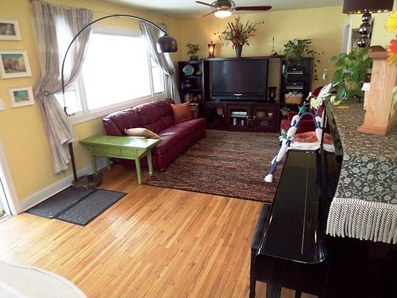 4th image of 1817 Burnett Ave