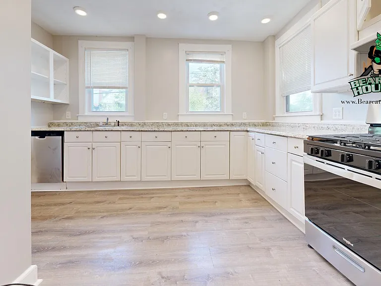 23 Oak St — Photo 4