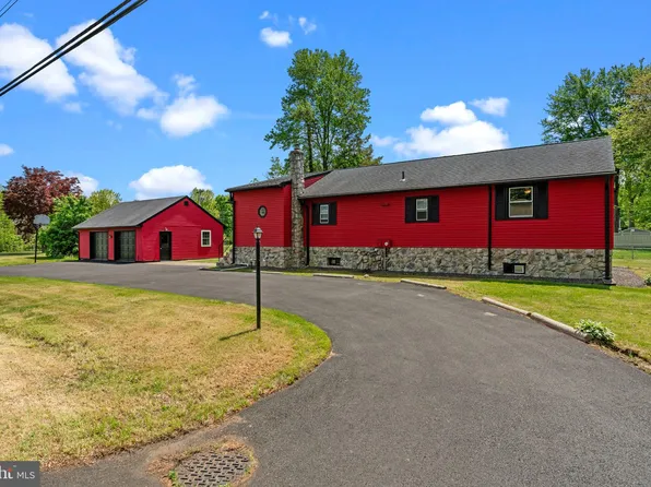 129 Apple St, Levittown, PA 19057