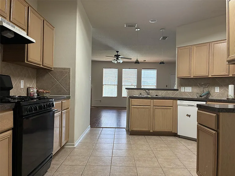 19531 Hickory Meadow Ln — Photo 3