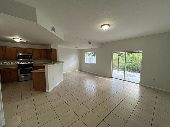 3rd image of 1675 SE 9th Ter