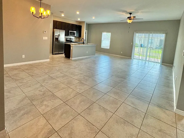2233 S Chamberlain Blvd — Photo 4