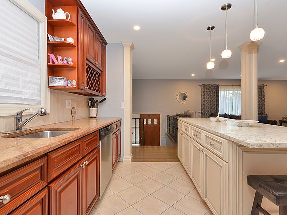 4th image of 634 Clintonville St