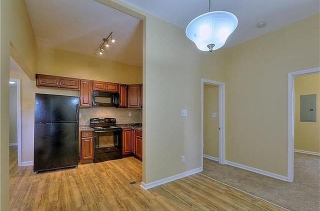 1st image of 300 W Farmer St