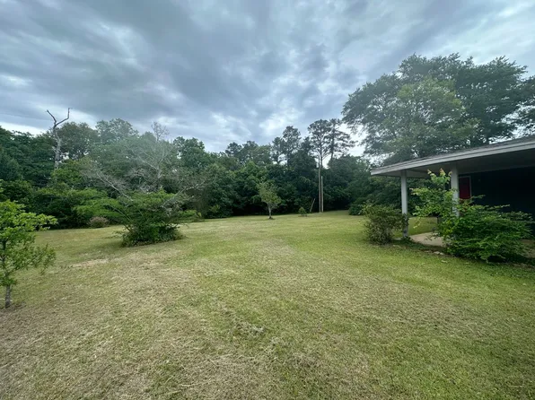 113 County Road 64, Deatsville, AL 36022