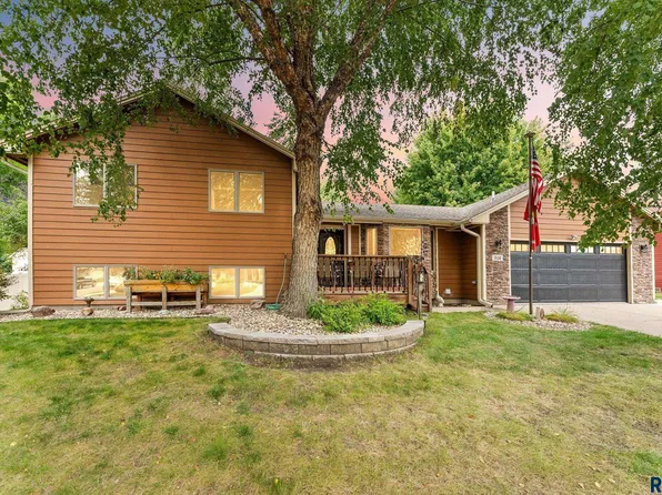 316 W Ponderosa Dr, Brandon, SD 57005
