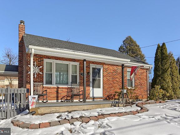 3rd image of 1015 Trinity Rd