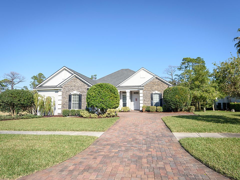 1st image of 301 Valverde Ln