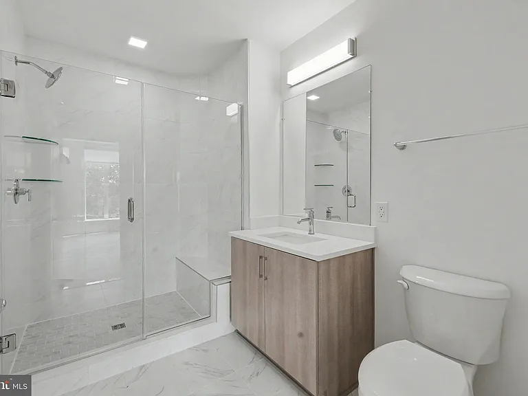 701 N Henry St #401 — Photo 35
