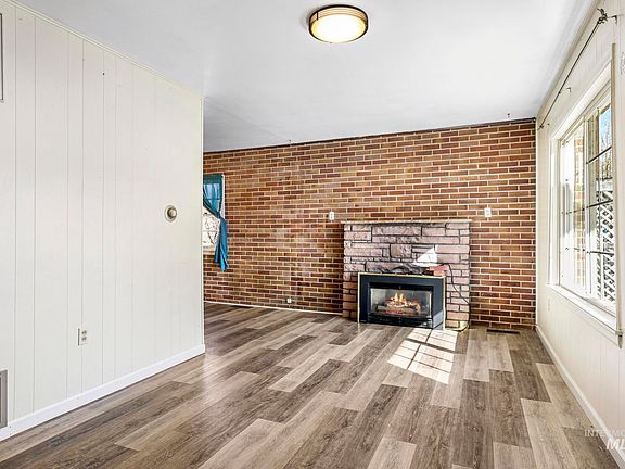 2nd image of 929 Nevada St