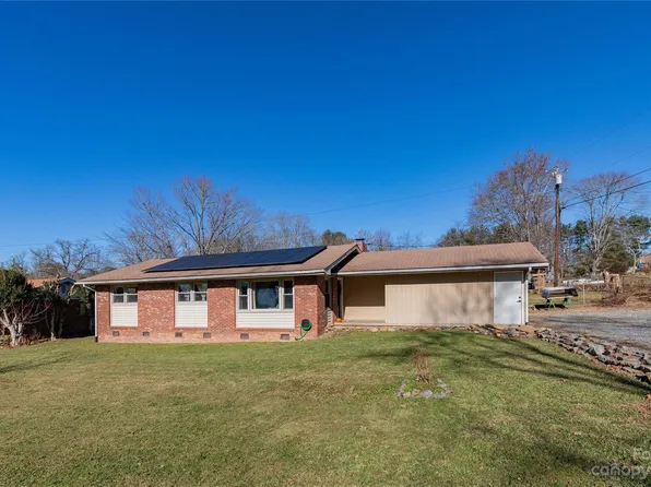 34 Starburst Dr, Etowah, NC 28729