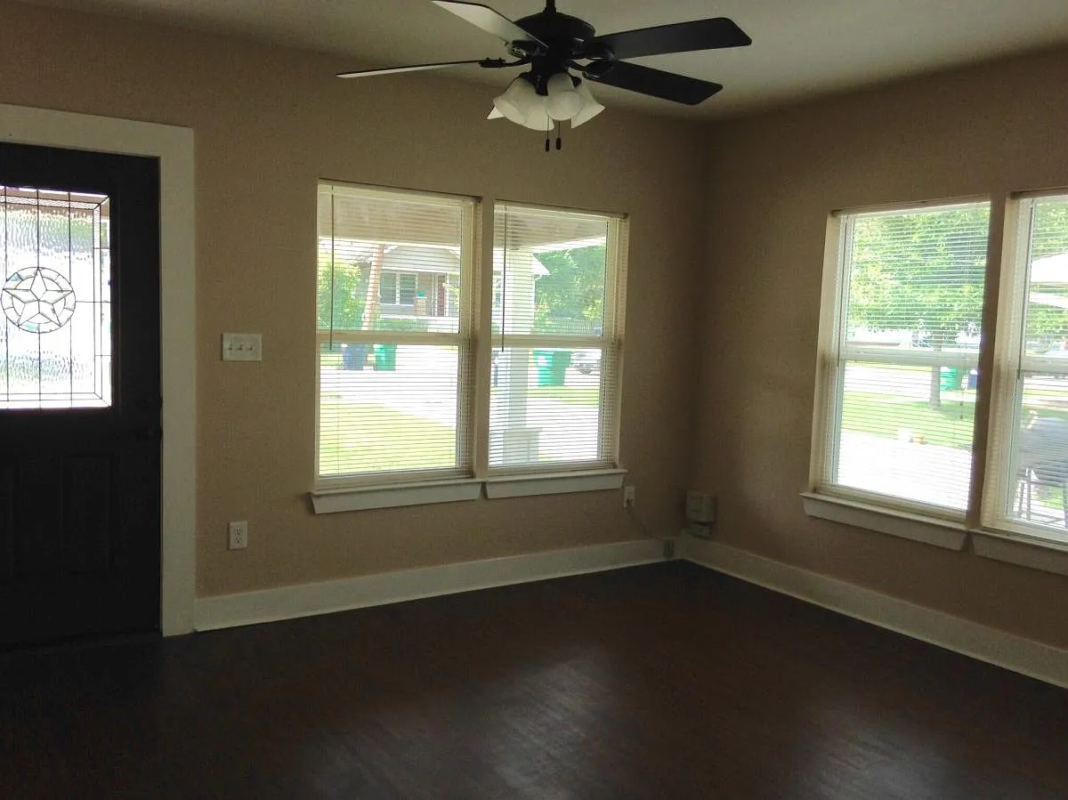 Living Room - 806 Anderson St