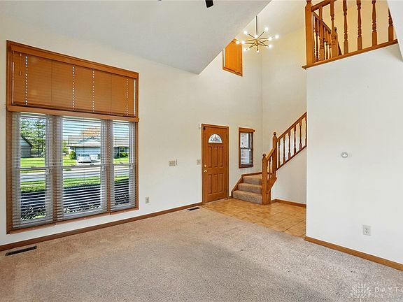 3rd image of 577 Autumn Creek Dr