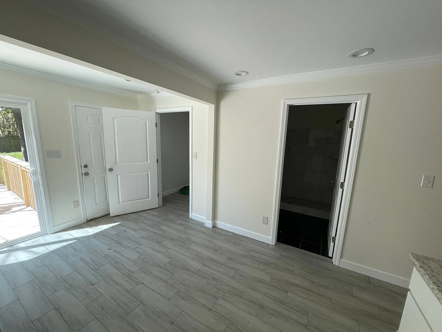 2 bed, 836 sqft, $1,800 — Photo 2