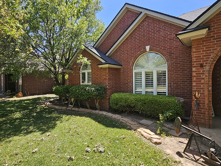 10306 York Ave — Photo 2