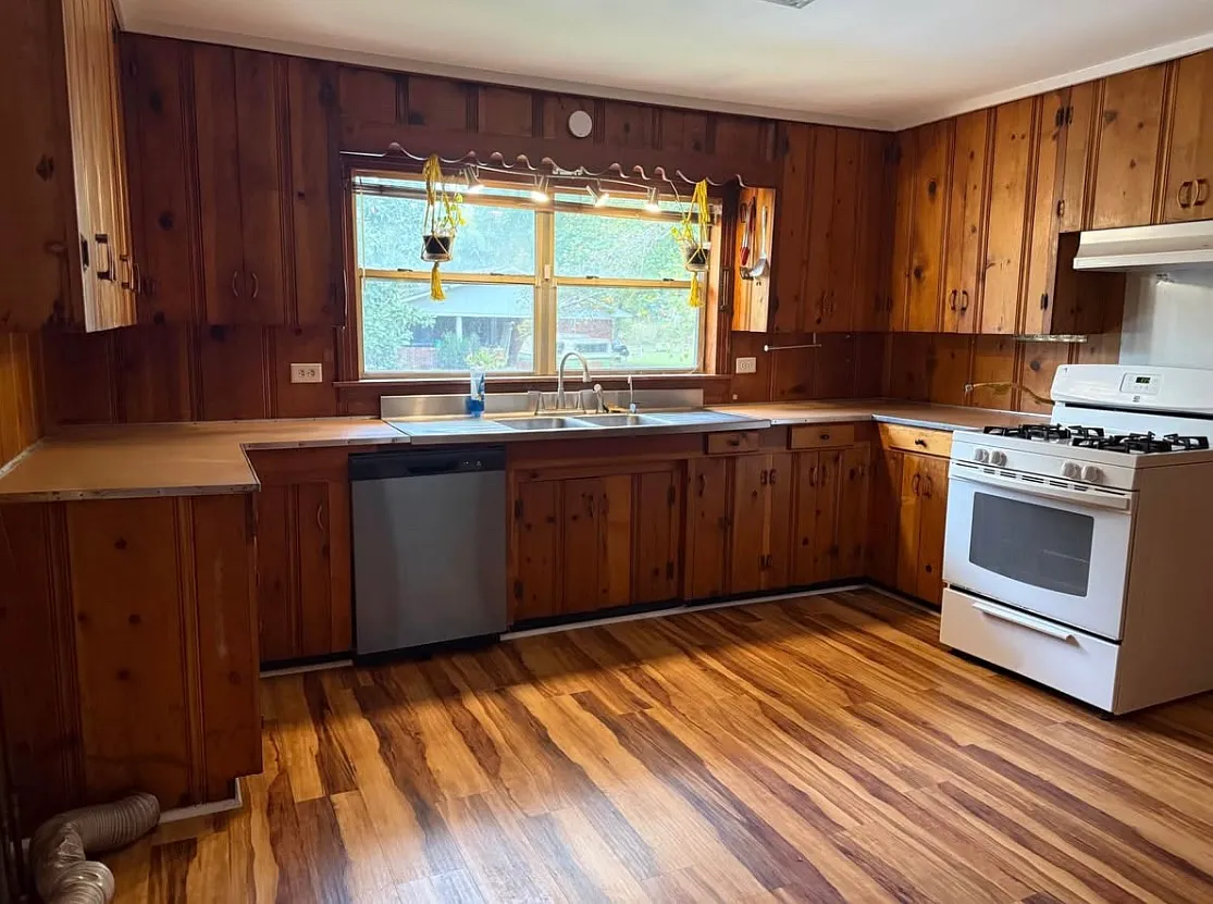 4 bed, 2200 sqft, $3,500 — Photo 2