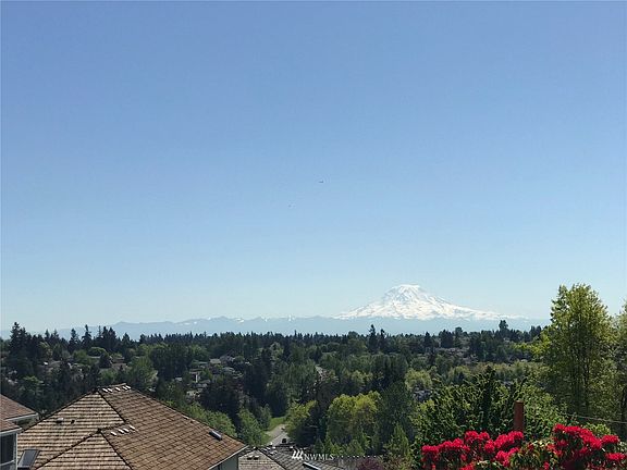 Wake up to this view of Mount Rainier when the sky is clear. 
