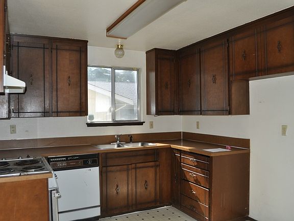 3rd image of 1408 S 92nd St