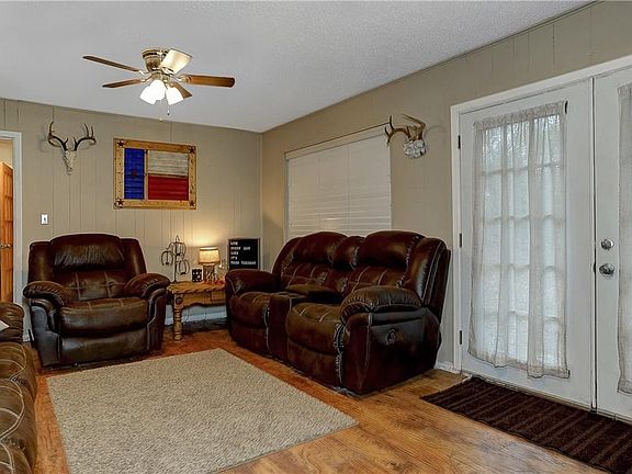 4th image of 520 Pecan St