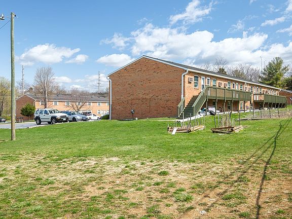 2nd image of 92 Dutch Mill Ct #G