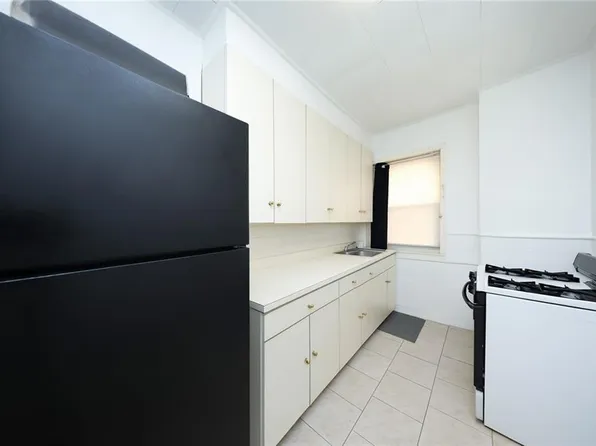 1813 Bay Ridge Avenue image 14 of 31