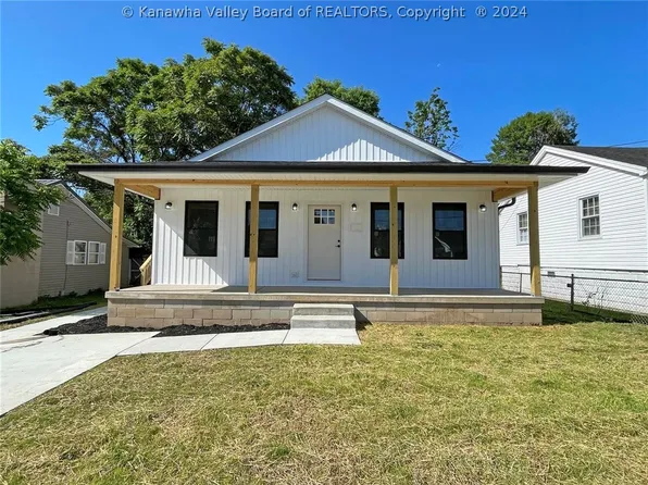 2922 29th St, Nitro, WV 25143