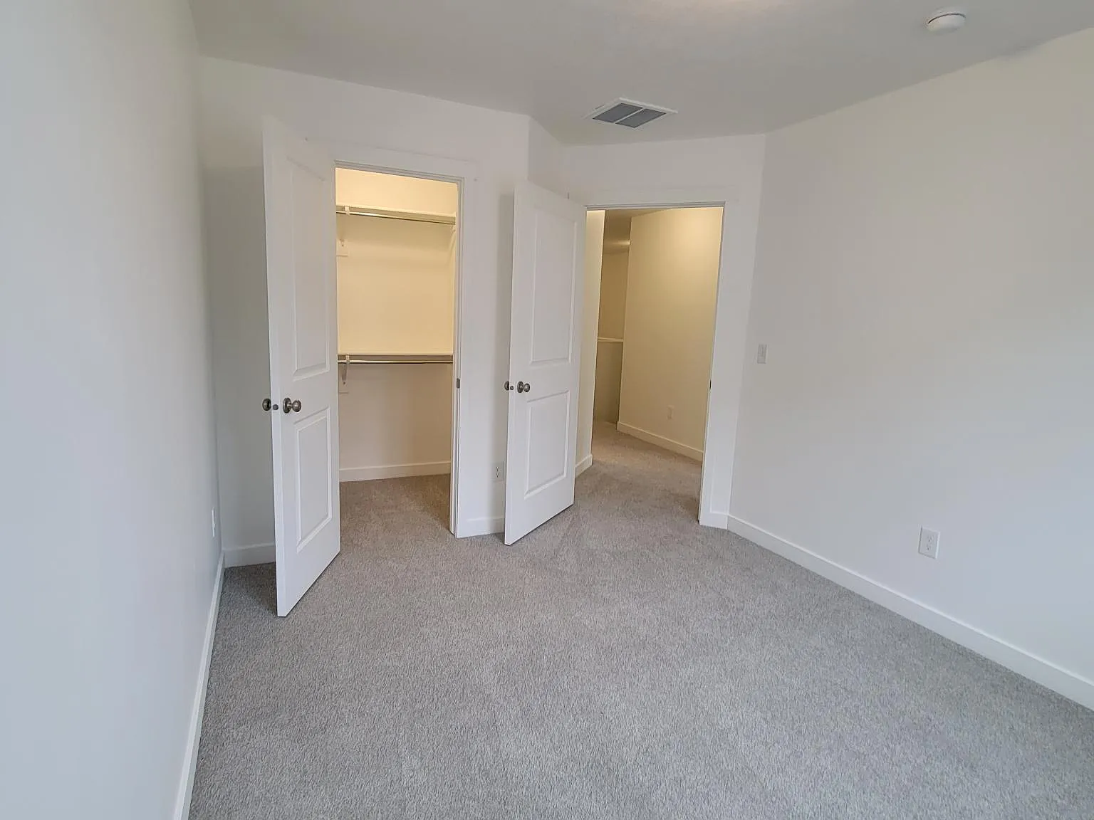 3 bed, 2.5 bath, 2193 sqft, $2,090 — Photo 3