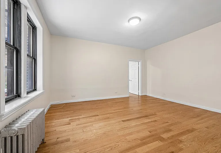 218 W 10th St #2F — Photo 4