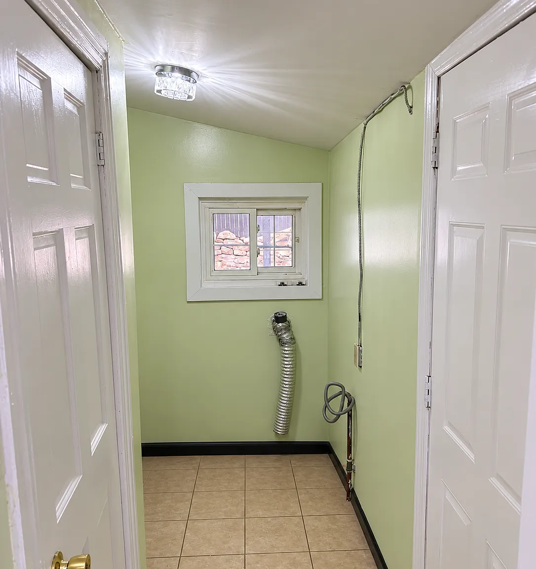 4 bed, 1.5 bath, 1296 sqft, $2,000 — Photo 1