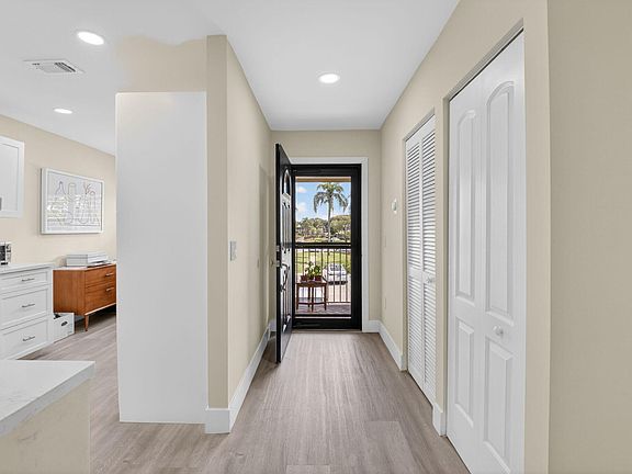 3rd image of 17 Stratford Drive #D