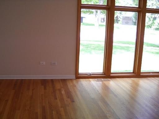 3rd image of 1019 6th Ave